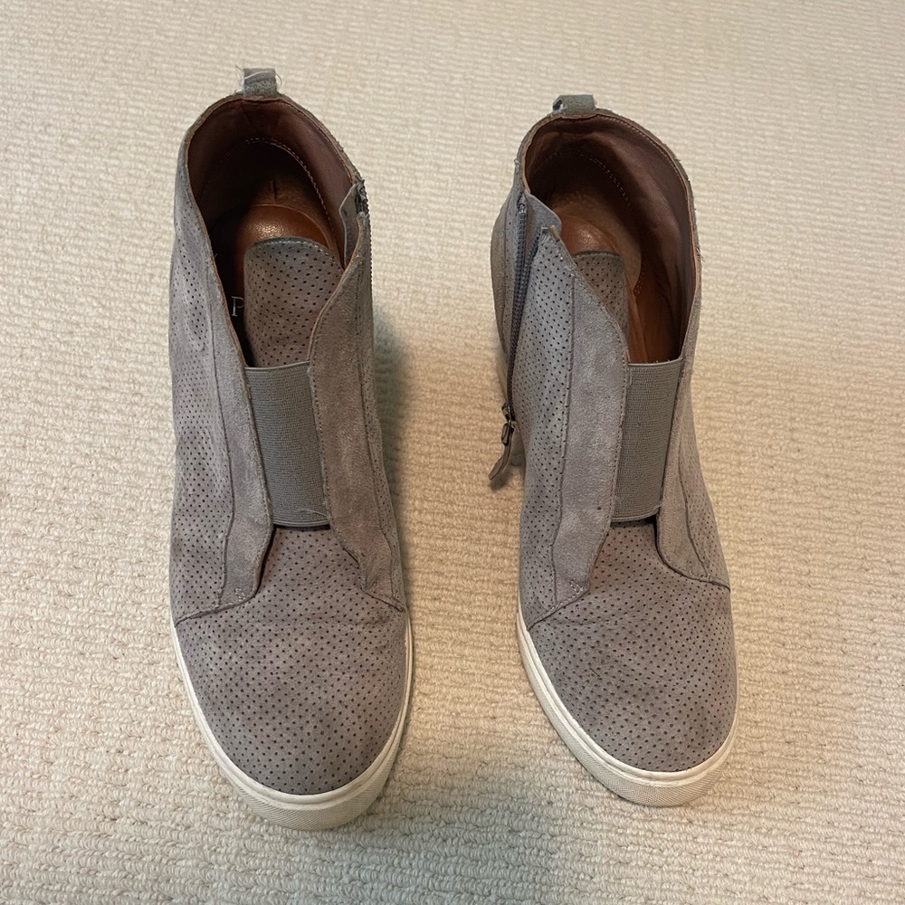 Linea Paolo wedge sneaker size 8 grey